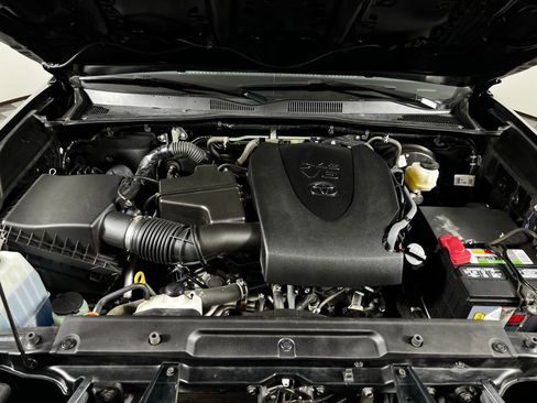 Certified 2021 Toyota Tacoma SR5 image 9