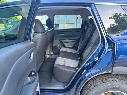 Used 2025 Nissan Rogue SV AWD/4WD image 28