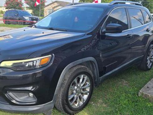 Used 2019 Jeep Cherokee Latitude Plus FWD image 4