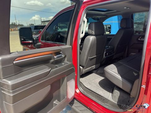 Used 2024 GMC Sierra 3500 Denali w/ Denali Reserve Package AWD/4WD image 9