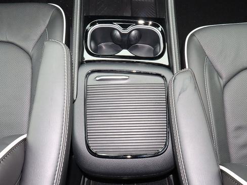 New 2026 Chrysler Pacifica Limited w/ Uconnect Theater Family Group image 23