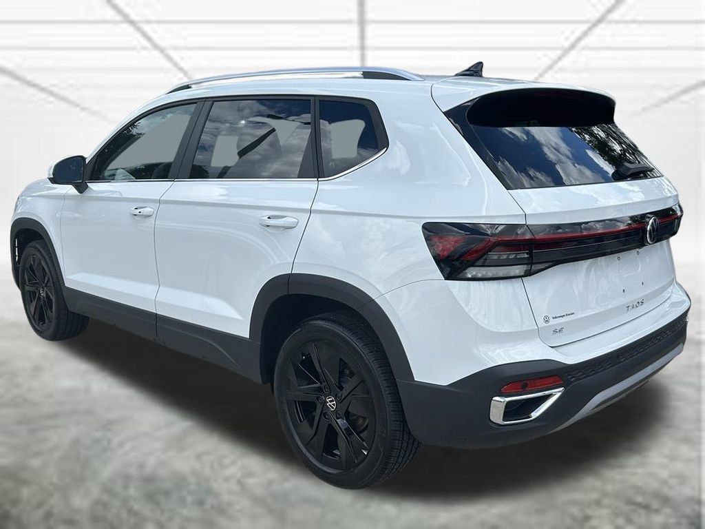 New 2026 Volkswagen Taos SE FWD image 4