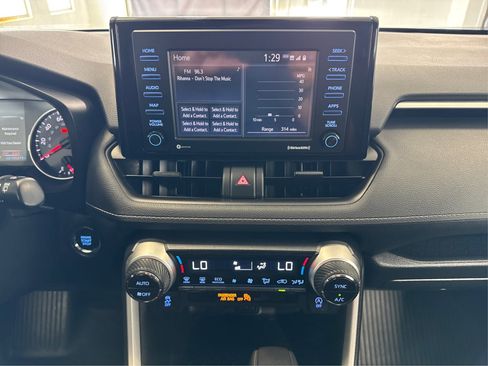 Used 2022 Toyota RAV4 XLE AWD/4WD image 17