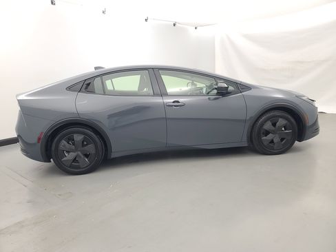 Used 2025 Toyota Prius LE image 3