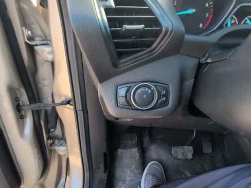 Used 2017 Ford Escape SE w/ Equipment Group 201A image 21