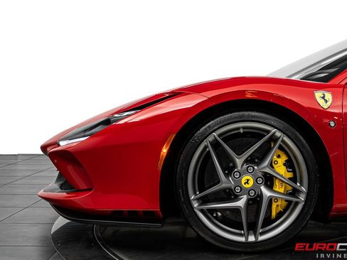 Used 2021 Ferrari F8 Tributo RWD image 15