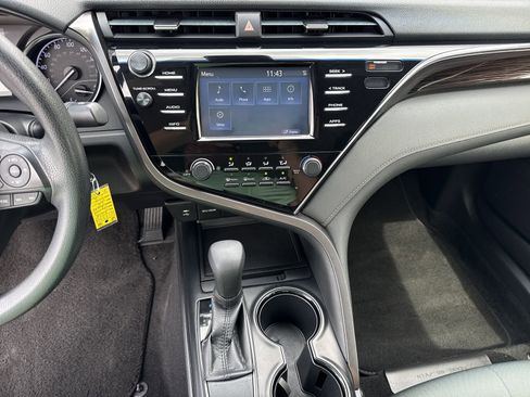 Used 2018 Toyota Camry LE image 24