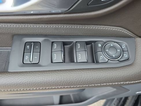 Used 2024 GMC Yukon XL Denali AWD/4WD image 29