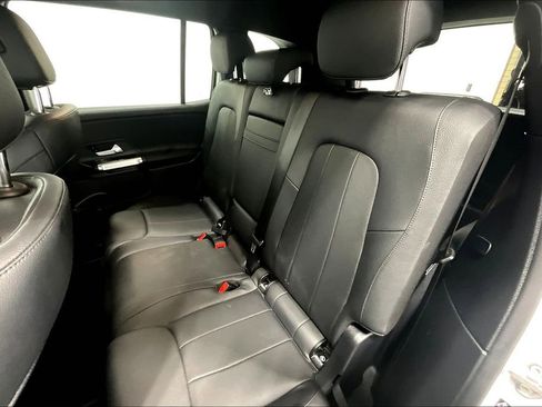 Used 2022 Mercedes-Benz GLB 250 image 36