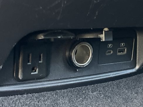 Used 2023 Nissan Armada SL w/ Captain's Chairs Package image 27