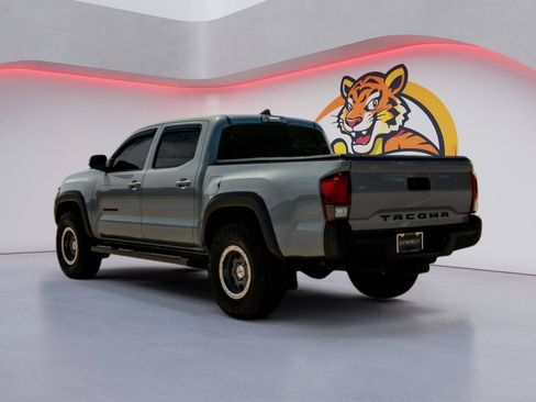 Used 2019 Toyota Tacoma TRD Off-Road AWD/4WD image 7