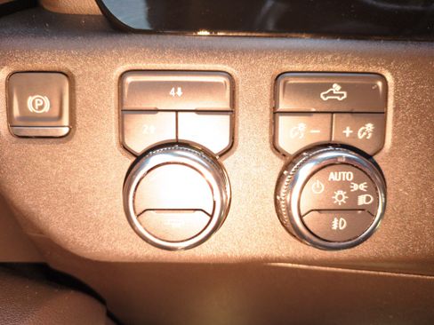 Used 2024 GMC Sierra 2500 SLE image 26