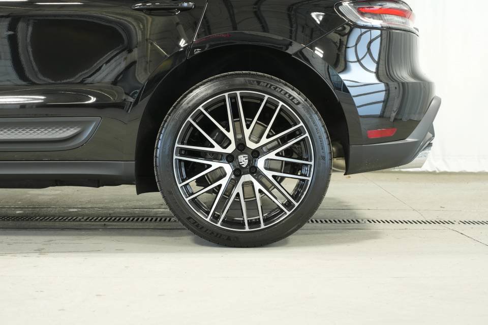 Certified 2026 Porsche Macan AWD/4WD image 43