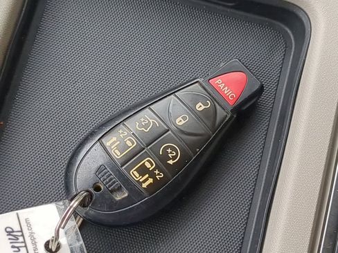Used 2013 Chrysler Town & Country Touring-L FWD image 32