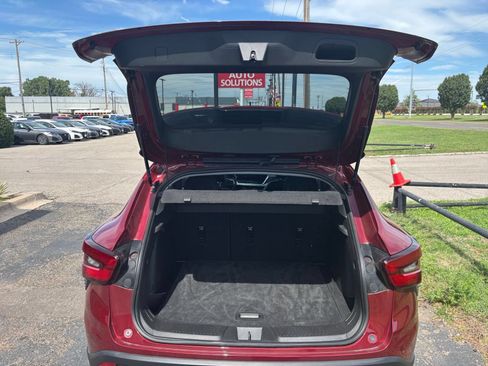 Used 2025 Chevrolet Trax LT w/ LT Convenience Package FWD image 30