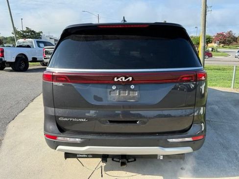 Used 2022 Kia Carnival LX FWD image 9