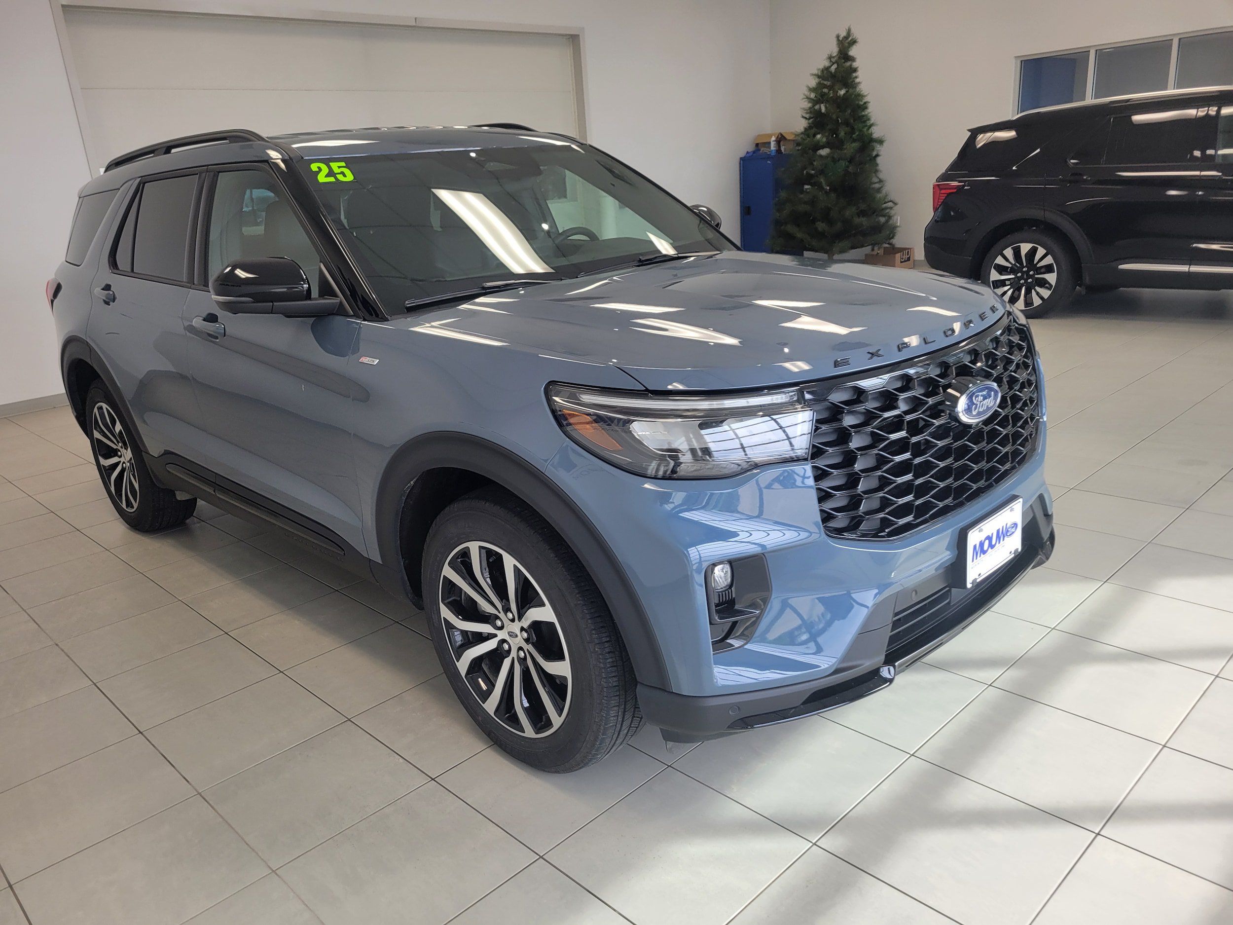 Used 2025 Ford Explorer ST-Line AWD/4WD image 4