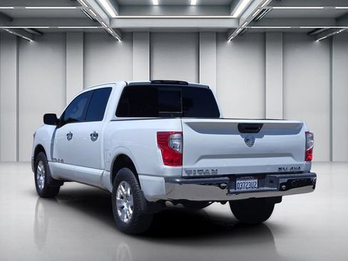 Used 2018 Nissan Titan SV AWD/4WD image 6