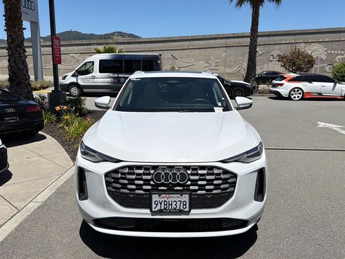 Used 2025 Audi Q5 Premium w/ Premium Plus AWD/4WD image 3