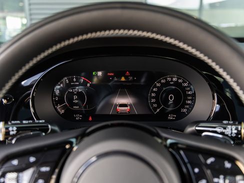 Used 2025 Bentley Flying Spur Plug-In Hybrid AWD/4WD image 35
