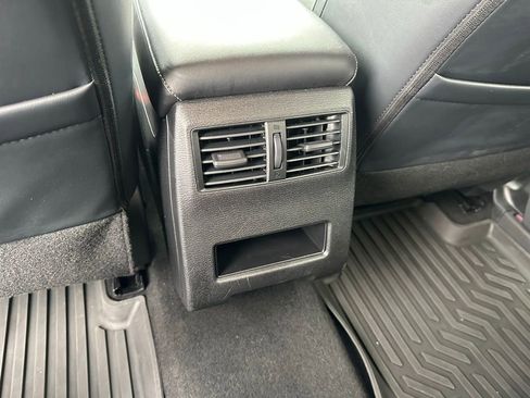 Used 2024 Mitsubishi Outlander SE image 28