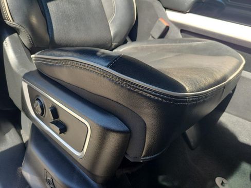 Used 2019 RAM 1500 Laramie AWD/4WD image 30