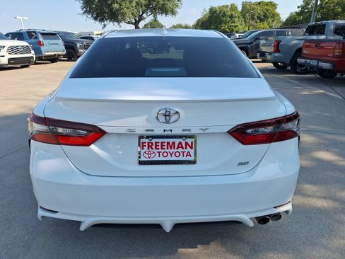 Used 2024 Toyota Camry SE FWD image 5