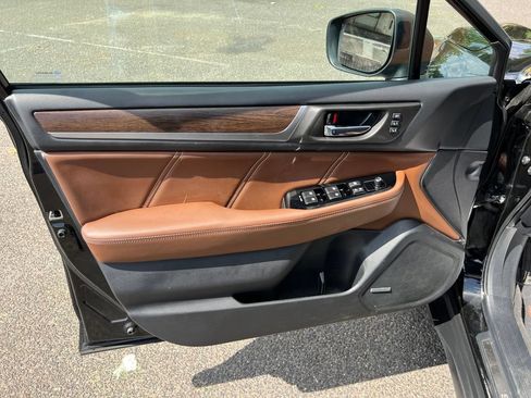 Used 2019 Subaru Outback 3.6R Touring AWD/4WD image 12