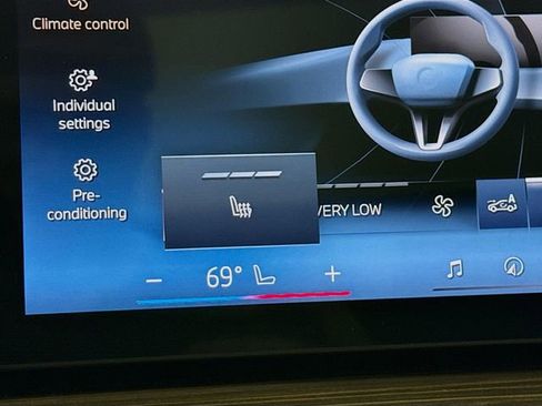 Used 2024 BMW X5 xDrive40i w/ M Sport Package image 21