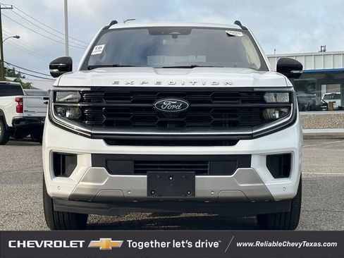 Used 2025 Ford Expedition Platinum image 6