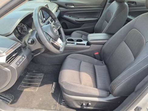 Used 2024 Nissan Altima 2.5 SV FWD image 13