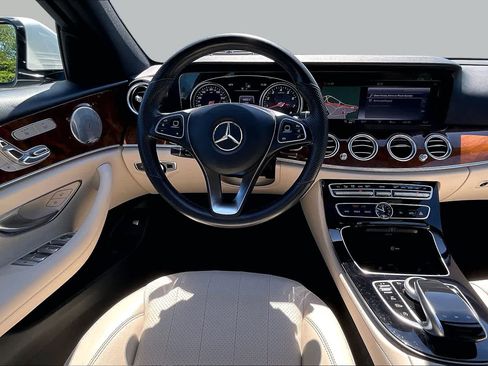 Used 2018 Mercedes-Benz E 300 4MATIC image 5