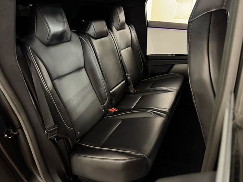 Used 2024 Tesla Cybertruck AWD Crew Cab image 43