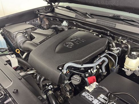 Used 2022 Toyota Tacoma SR AWD/4WD image 13