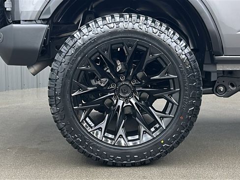 Used 2024 Ford Bronco Wildtrak image 12