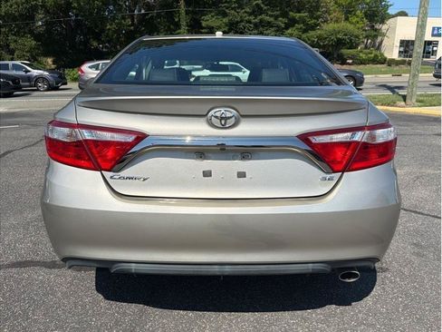 Used 2015 Toyota Camry SE w/ Moonroof Package FWD image 5