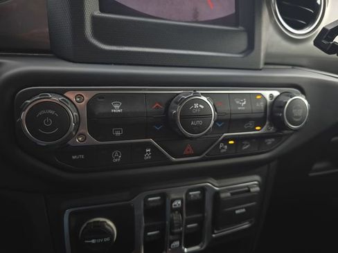 Used 2019 Jeep Wrangler Unlimited Sahara w/ Safety Group image 23