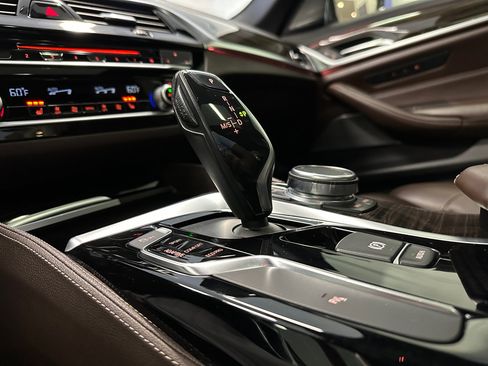 Used 2018 BMW M550i xDrive image 47