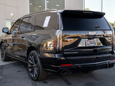 Used 2025 Cadillac Escalade ESV V AWD/4WD image 9