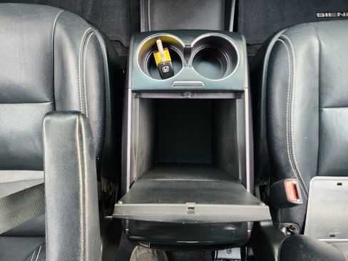 Used 2015 Toyota Sienna SE image 40