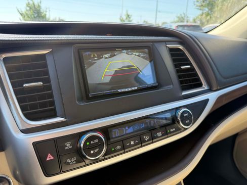 Used 2014 Toyota Highlander Limited Platinum AWD/4WD image 21