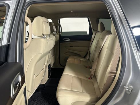 Used 2018 Jeep Grand Cherokee Laredo AWD/4WD image 19