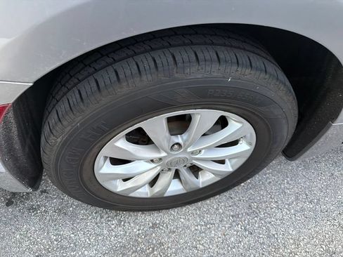 Used 2017 Chrysler Pacifica Touring-L FWD image 9