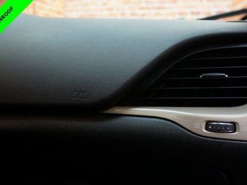 Used 2018 Jeep Cherokee Limited image 56