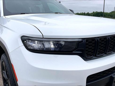 Used 2023 Jeep Grand Cherokee L Laredo AWD/4WD image 32
