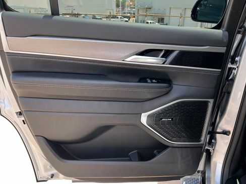 New 2026 Jeep Grand Wagoneer 4WD w/ Premium Group I image 18