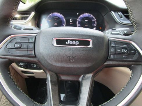 Used 2024 Jeep Grand Cherokee Limited AWD/4WD image 17