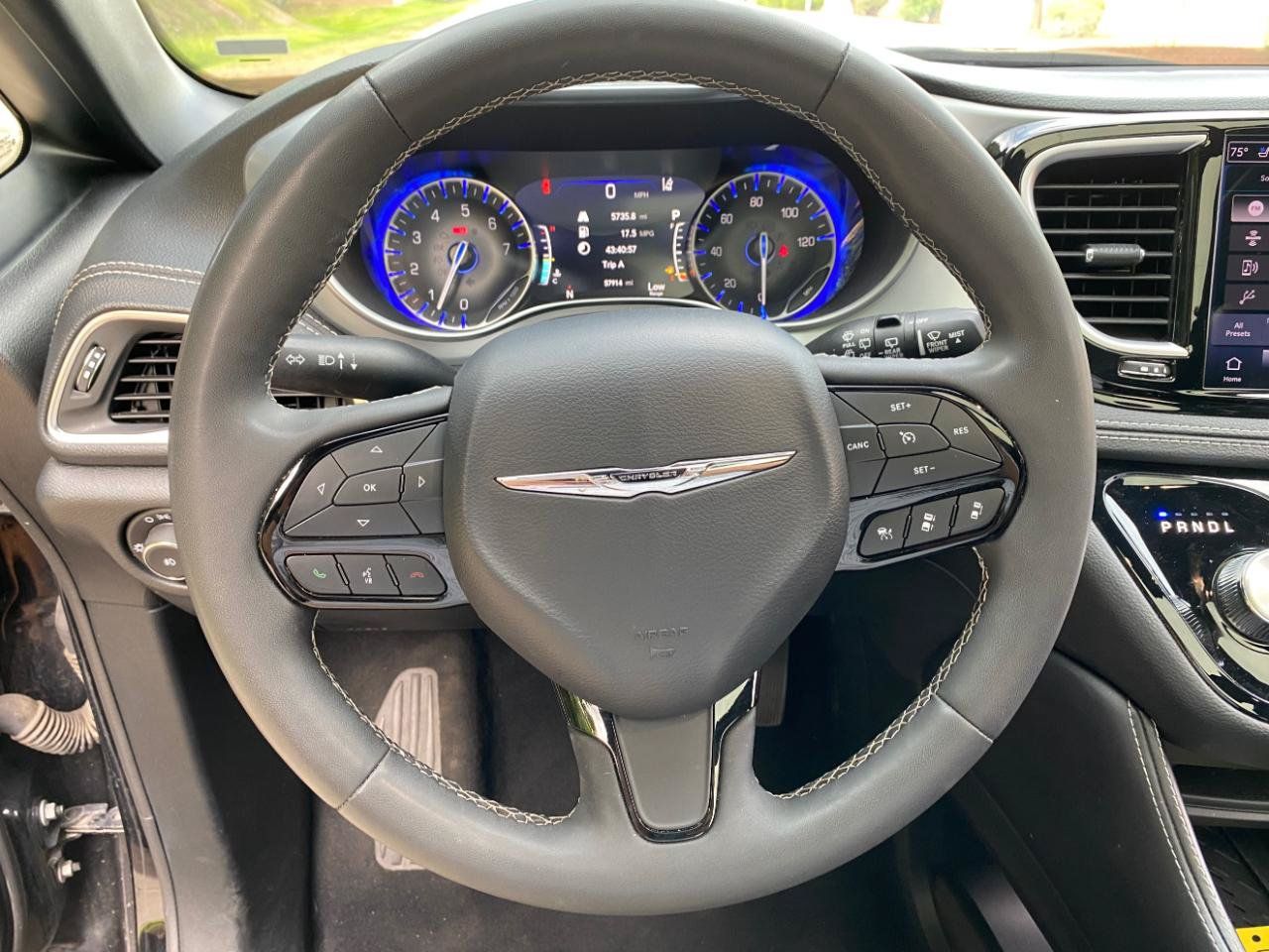 Used 2025 Chrysler Pacifica Limited FWD image 62