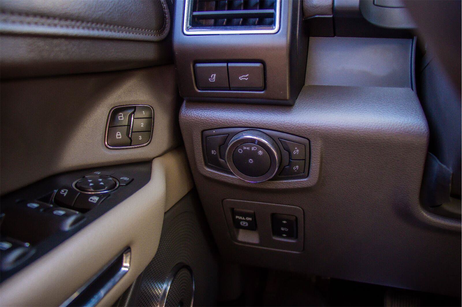 Used 2019 Ford Expedition Limited w/ Equipment Group 301A RWD image 21