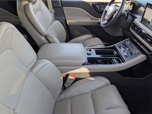 Used 2020 Lincoln Aviator Reserve w/ Equipment Group 201A image 11